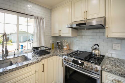 Tranquil Pacific Grove Hideaway in Oceanfront