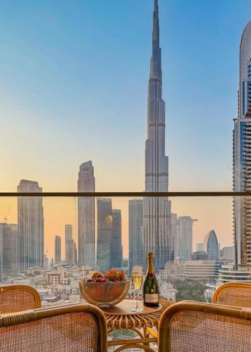 Stunning Burj Khalifa View! Steps to Dubai Mall, Dubaj