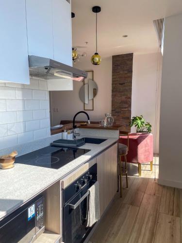 Konyha, Stunning high-rise apartment with panoramic view, Jacuzzi, gym, Near Carolina Park, Atahualpa Stadiu in El Batan