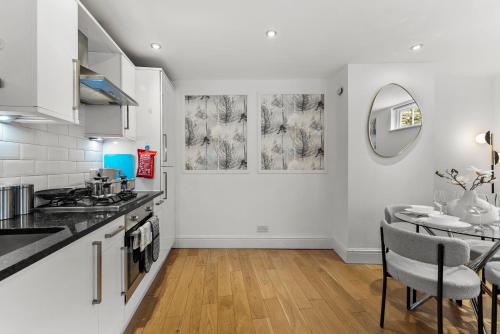 The Roman Bath Apartments - The Bridgeton, Bath (photo 10)