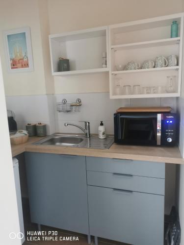 Nîmes les pins studio parking privé extérieur (Nimes les pins studio parking prive exterieur) in 님 시티 센터