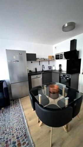 1 min from Paris metro, Quiet, 2 bedrooms & private parking - Location saisonnière - Aubervilliers