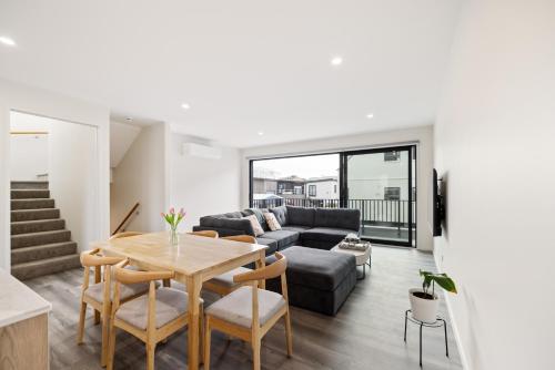 3 Bedroom, 3 Bathroom Townhouse with Garage - in CHCH CBD