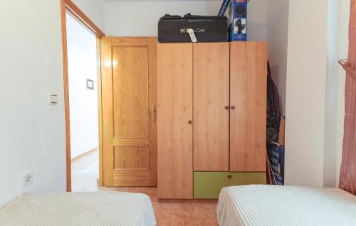 Beautiful Apartment In Torrevieja With Wifi - image 3