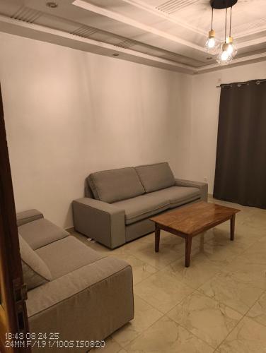 Appartement 2 pièces chambre et salon à Grand Mbao (Appartement 2 pieces chambre et salon a Grand Mbao) in 魯菲斯克