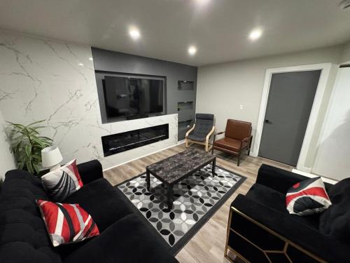 Cozy 3-Bedroom Basement Suite with Private Entrance