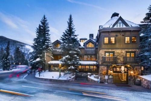 Vail Village Hotel Room With 2 Queens in Vail, USA