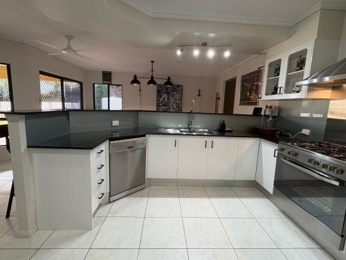 ห้องครัว, Red Peak Retreat in คาราโวนิกา