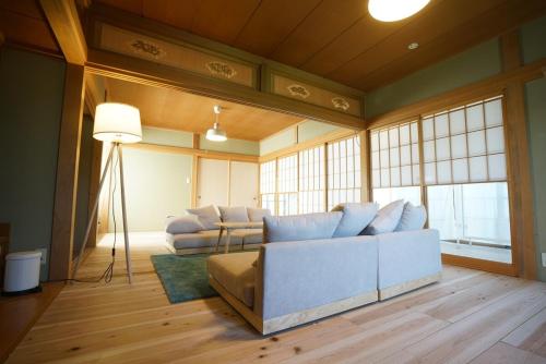 Big 200m2 Private Apartment with 3Bedroom LivingRoom,DiningKitchen,Bathroom,Washroom