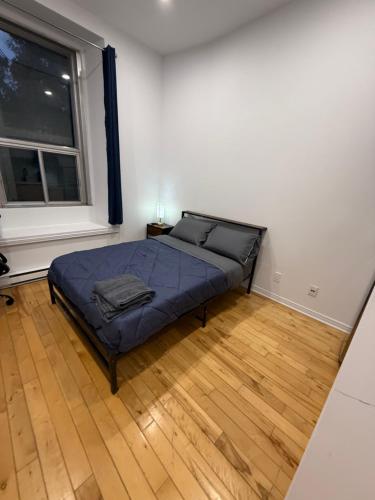 Well located studio Montreal with Parking