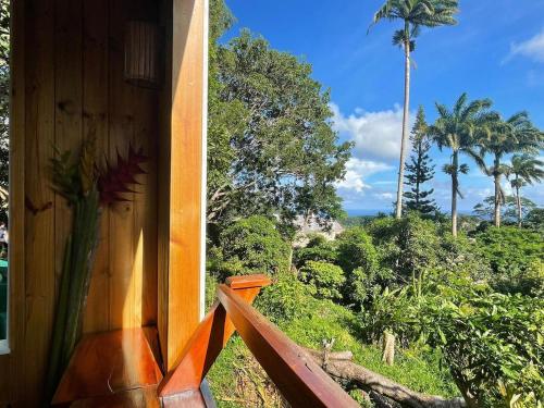 Lovely 1-bedroom wooden cabin in garden in เมาท์ปาร์นัสซุส