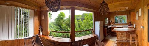 สวน, Lovely 1-bedroom wooden cabin in garden in เมาท์ปาร์นัสซุส