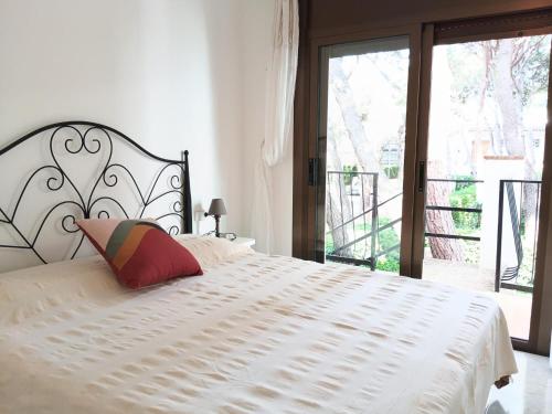Apartamento Luminoso Cerca de la Playa en Platja d'Aro con Parking Incluido - ES-209-96 - image 2