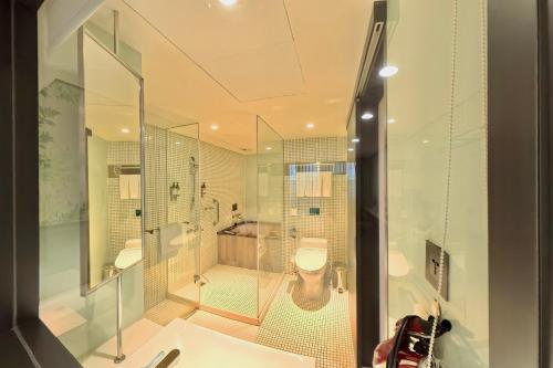 room detail thumbnail 2