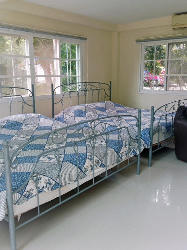 3 king beds