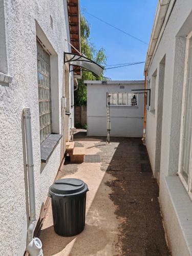 Yakhe self-catering Cozy styled 1 bedroomed in Edenvale