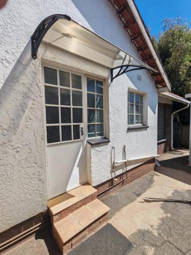 Yakhe self-catering Cozy styled 1 bedroomed in Edenvale