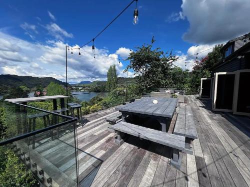 陽台/露台, Secluded Lake Ōkāreka Studio Views, Spa, Deck in Rotorua (Secluded Lake Okareka Studio Views, Spa, Deck in Rotorua) in 奧卡雷卡湖
