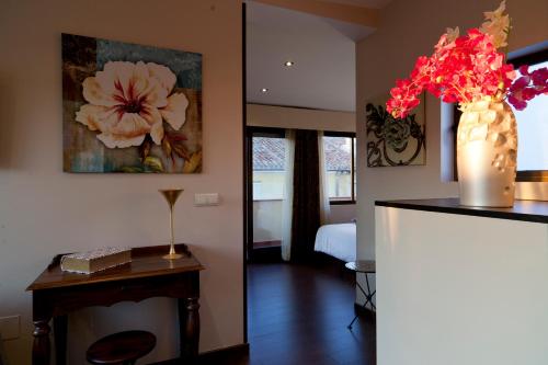 Front desk [24-hour]