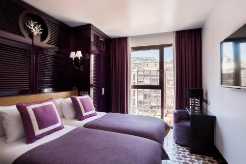 Double or Twin Room image 5