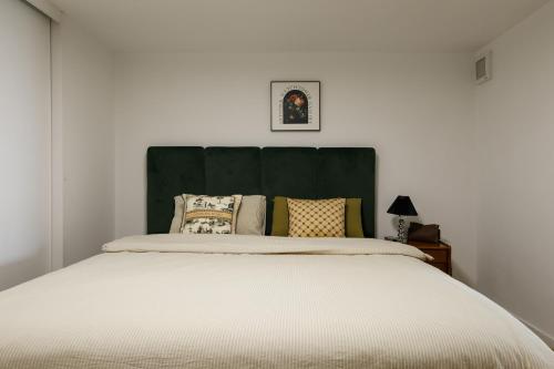 Mu En Apartment Retro 2-Bedroom - 15min drive to Disney & SNIEC Near Metro Line 13, Shanghai (photo 6)
