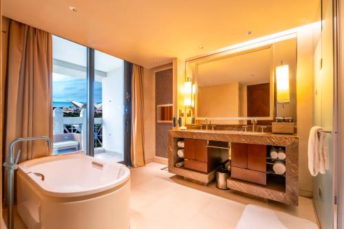 room detail thumbnail 2