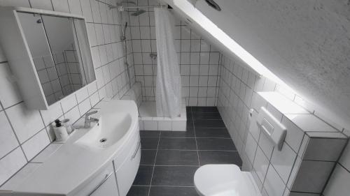 Zuhanyzó, Große 3-Zimmer Wohnung in Bad Bramstedt mit Platz für 5 Personen (Große 3-Zimmer Wohnung in Bad Bramstedt mit Platz fur 5 Personen) in Bad Bramstedt