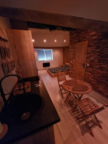 BOOK >> O Bonsai Spa in Calais, France