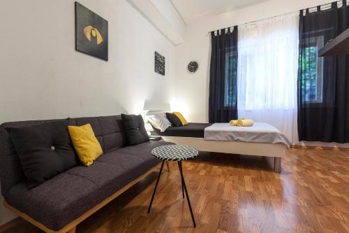 Basic Triple Room image 9