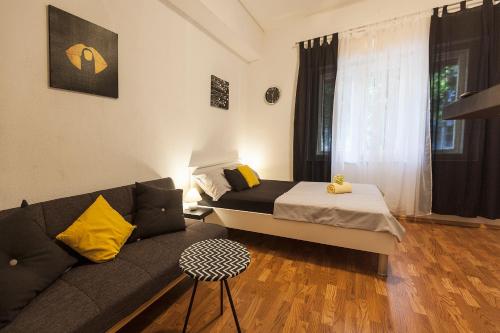 Basic Triple Room room in Lucky Rooms