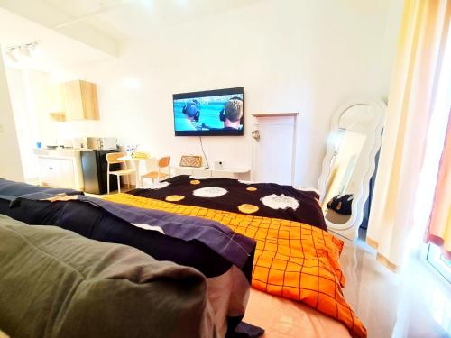 Cozy Stay in Quezon City Near, Bars, Cafe, Restaurants, Manila