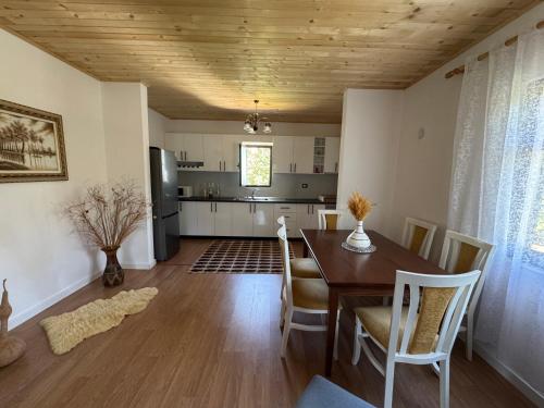 Vila Curri in Bajram Curri