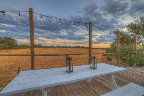 Lucinda Luxury RV with Hot Tub in Fredericksburg, USA