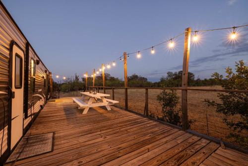 Lucinda Luxury RV with Hot Tub in Fredericksburg, USA
