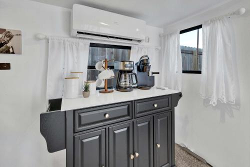 Lucinda Luxury RV with Hot Tub in Fredericksburg, USA