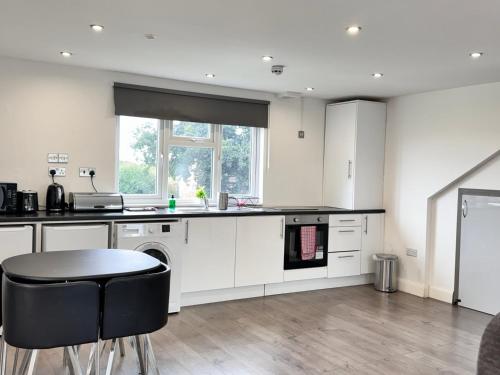 HEATHROW AIRPORT apartments-FREE parking-Free underground to and from Heathrow-30 min central London, Londýn (fotografie 7)