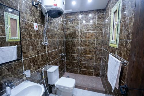 room detail thumbnail 2