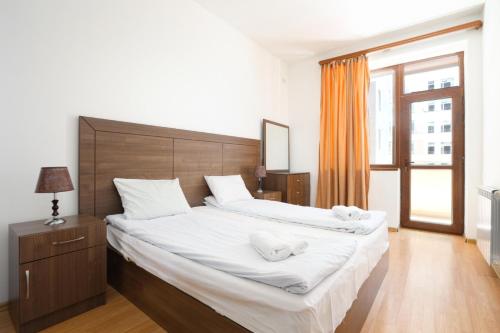 Republic Square 2 Bedroom with a Balcony!, Erevan