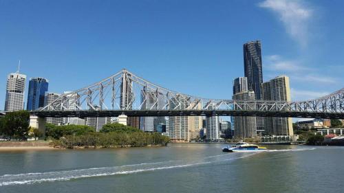 River Views 2 Bed 2 Bath Apt Secure Parking - image 3