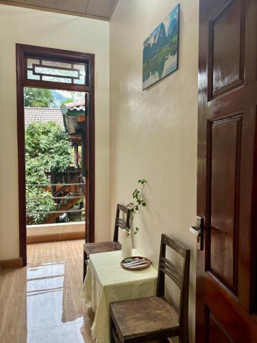 A Tứng House Bản Giốc (A Tung House Ban Gioc) in Dam Thuy