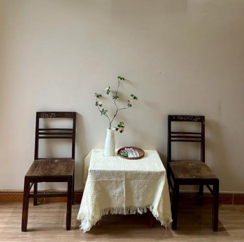 A Tứng House Bản Giốc (A Tung House Ban Gioc) in Dam Thuy