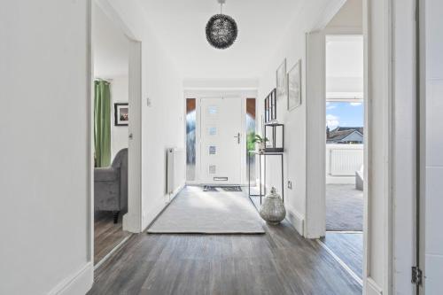 入口, Long-Stay, Contractors & Re-locators 3BR Bungalow NG13, Parking, Sleeps 6 in 賓翰東