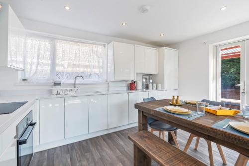 設施, Long-Stay, Contractors & Re-locators 3BR Bungalow NG13, Parking, Sleeps 6 in 賓翰東