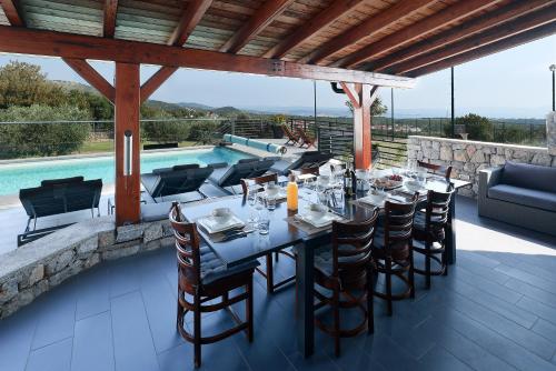 Villa Krasica - Private Tennis Court, Sauna & Jacuzzi in Krasica