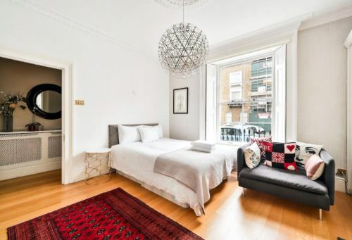 Luxury 5-Bed Townhouse - Sleeps 10 Near Harrods - image 3