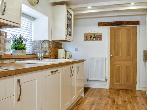 A szálláshely kívülről, Bathurst Cottage in Scarcliffe