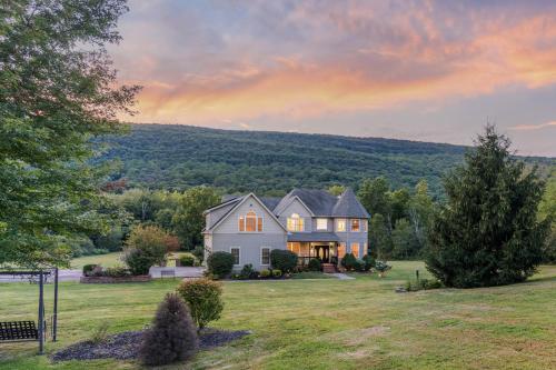 Malkita Terra -Earthly Elegance in Central Valley (New York)