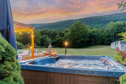 Malkita Terra -Earthly Elegance in เซนทรัล วัลเล่ย์ (NY)