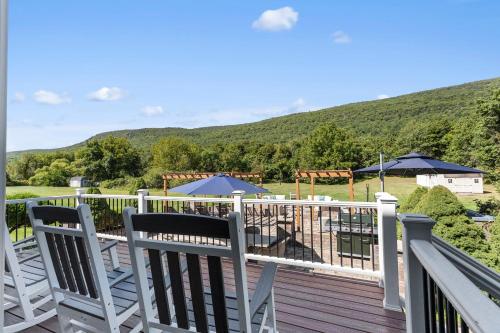 Malkita Terra -Earthly Elegance in เซนทรัล วัลเล่ย์ (NY)