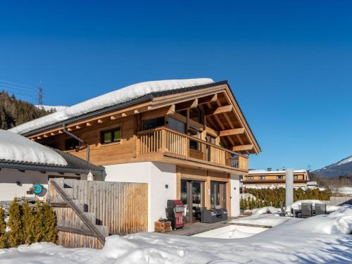 Chalet in Neukirchen by Wildkogel Ski Slopes, Neukirchen am Großvenediger